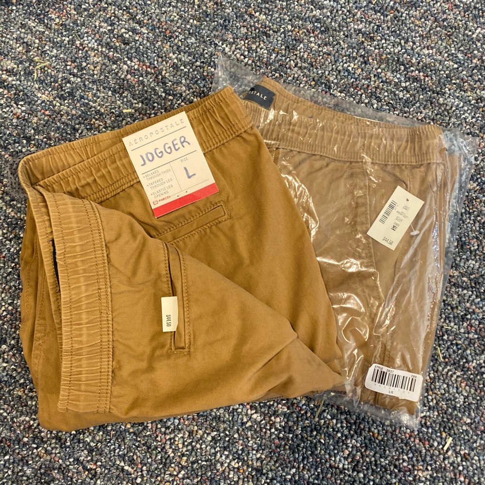 🚫SOLD🚫 BNWT Khaki Joggers